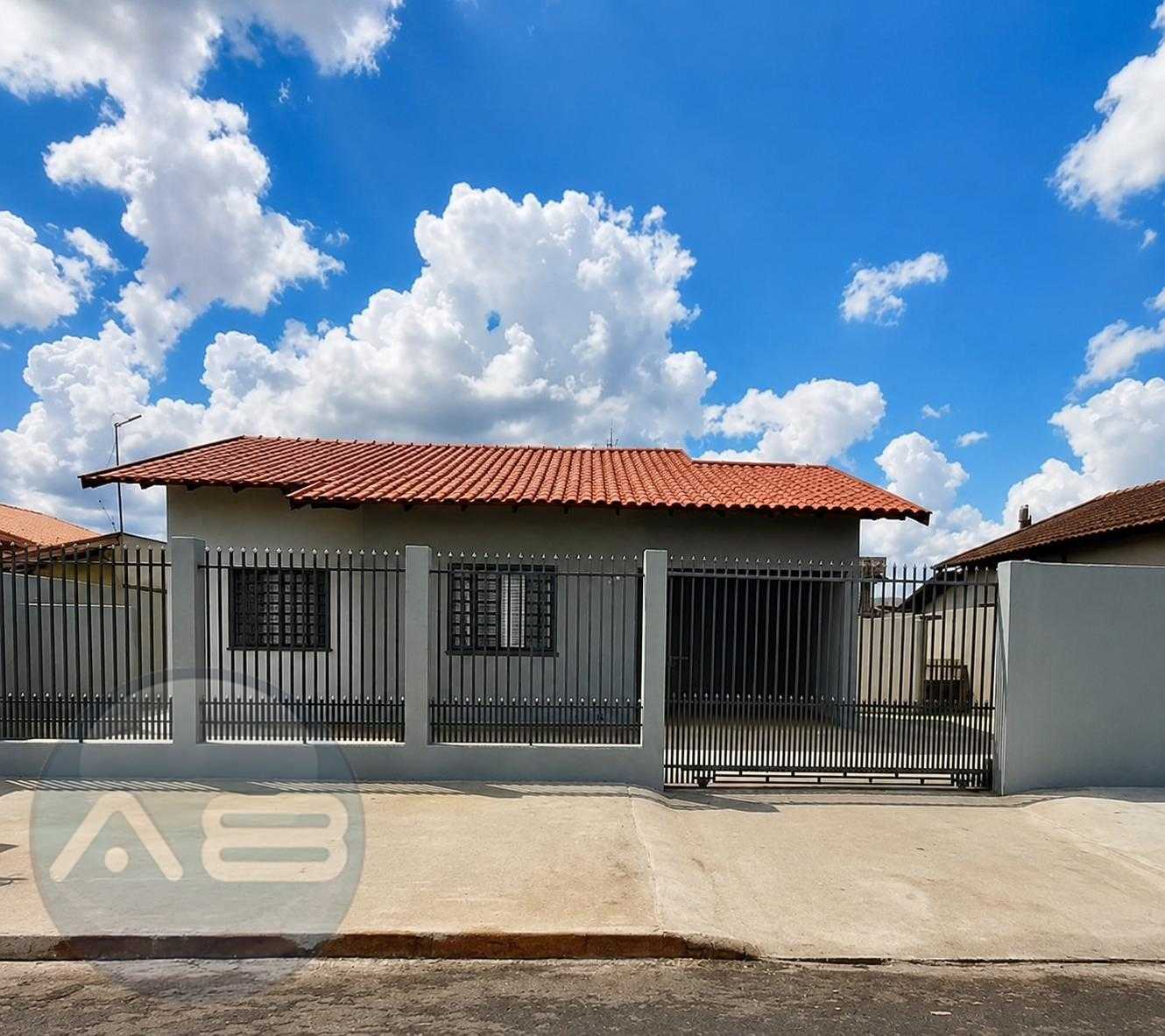 Casa A Venda Três Quartos 300 Metros de Terreno