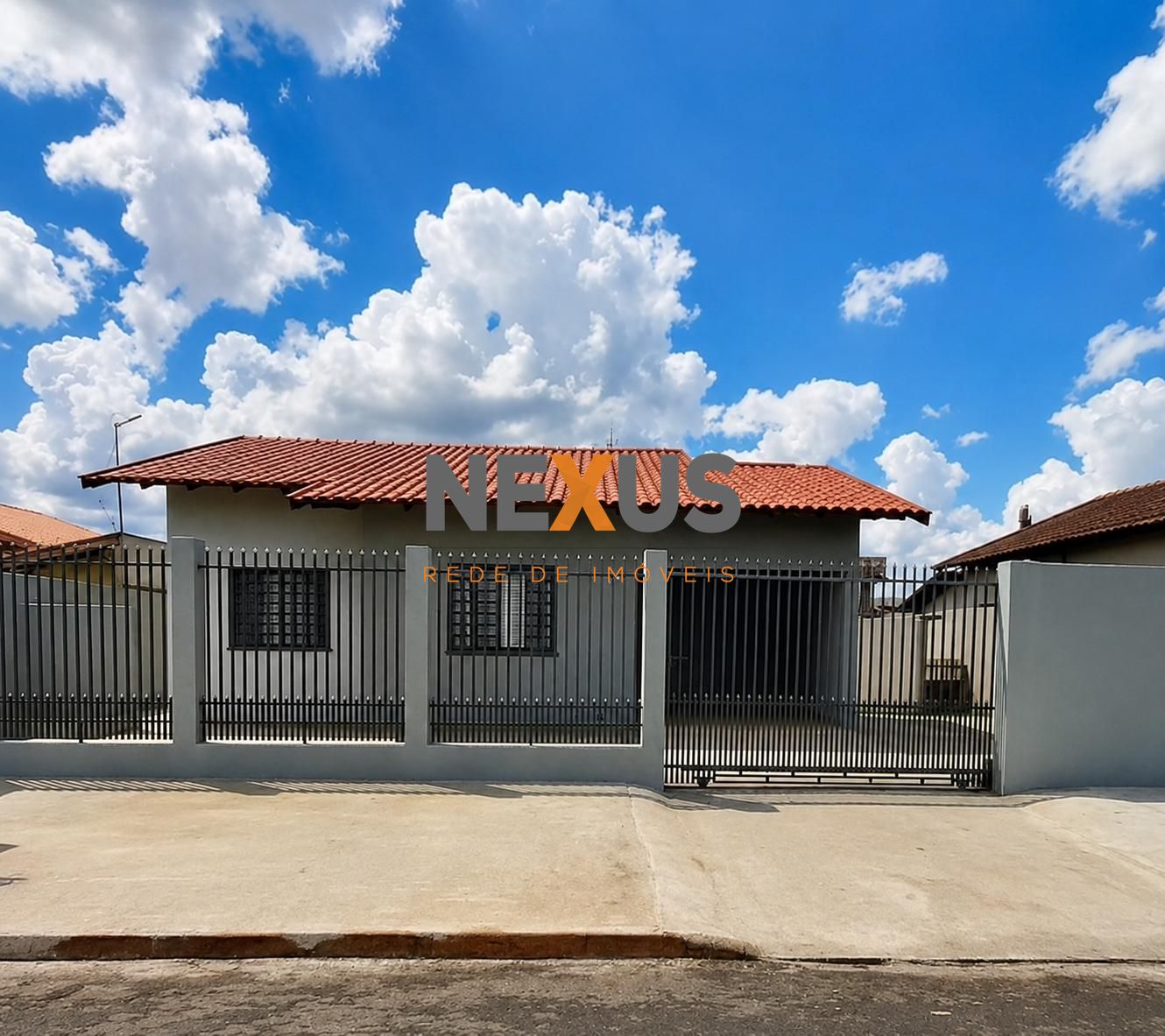 Casa A Venda Três Quartos 300 Metros de Terreno