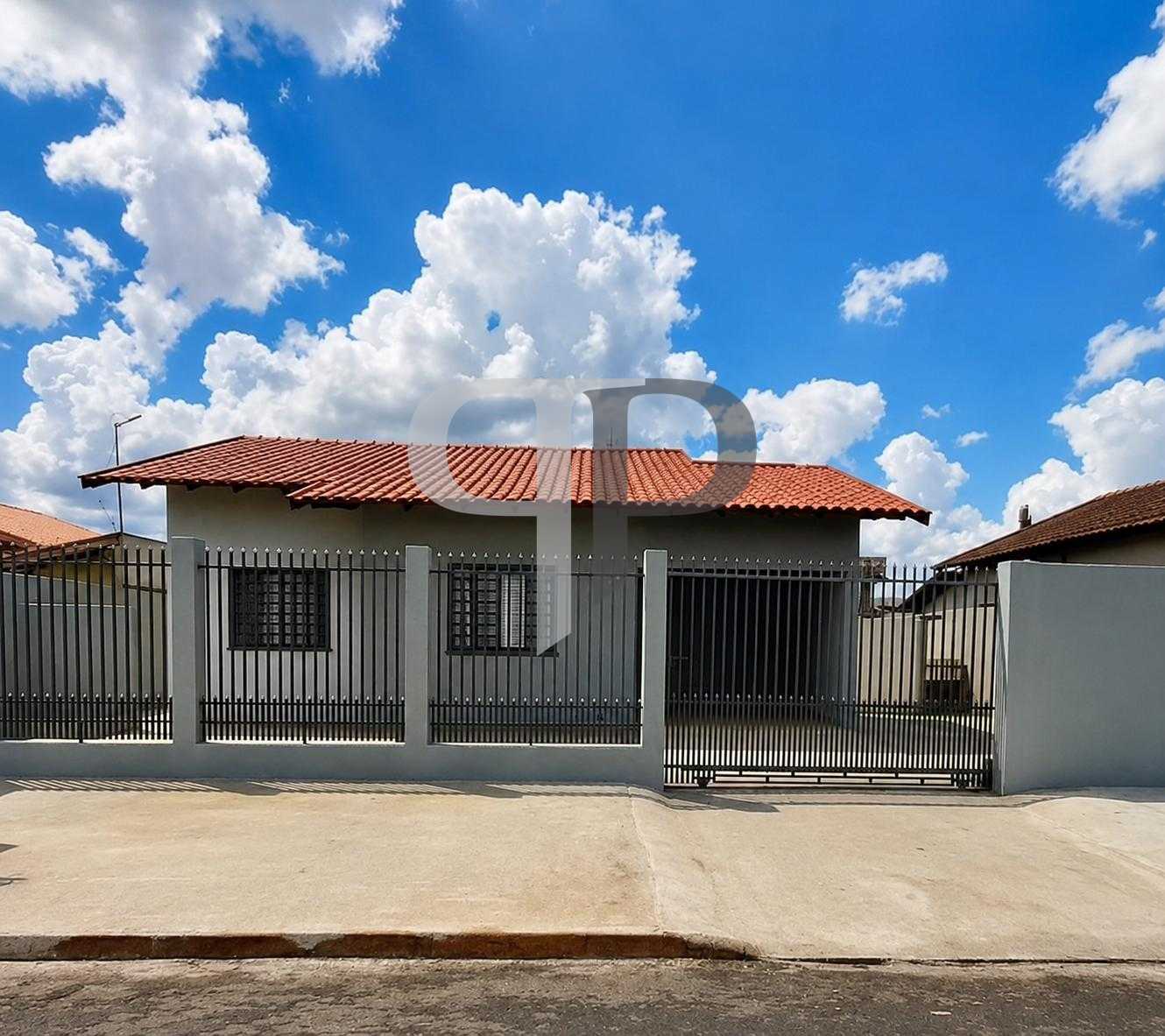 Casa A Venda Três Quartos 300 Metros de Terreno