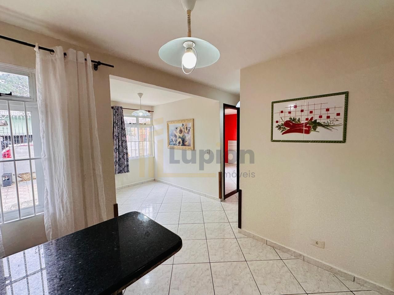 Apartamento térreo com 2 dormitórios, face norte e vaga privat...