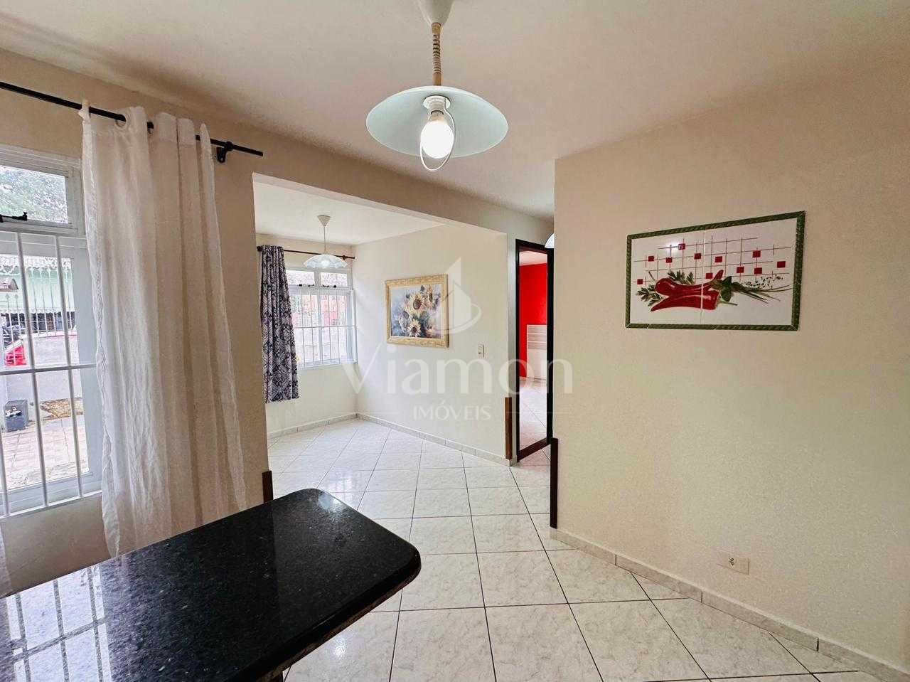 Apartamento térreo com 2 dormitórios, face norte e vaga privat...
