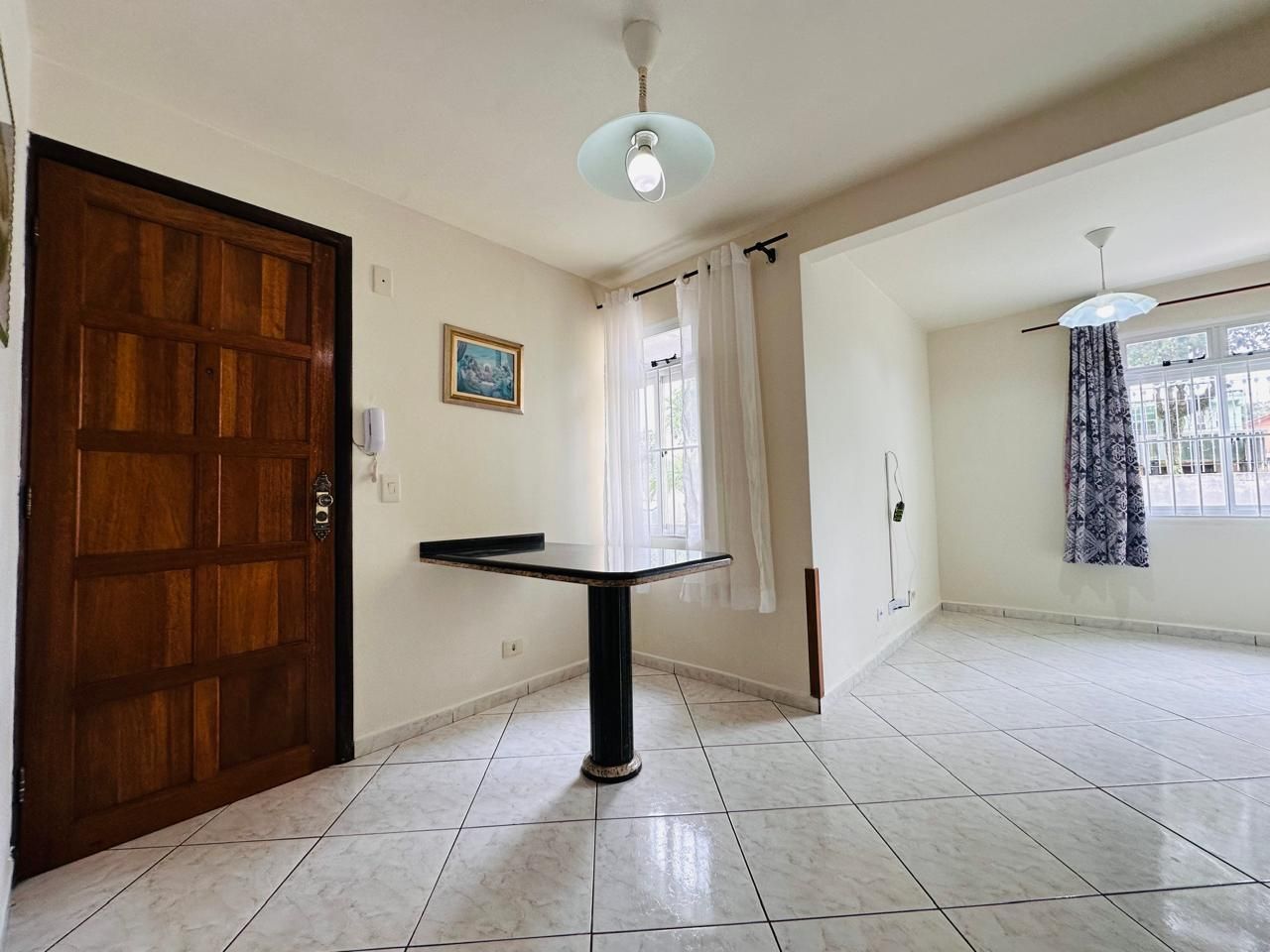 Apartamento térreo com 2 dormitórios, face norte e vaga privat...