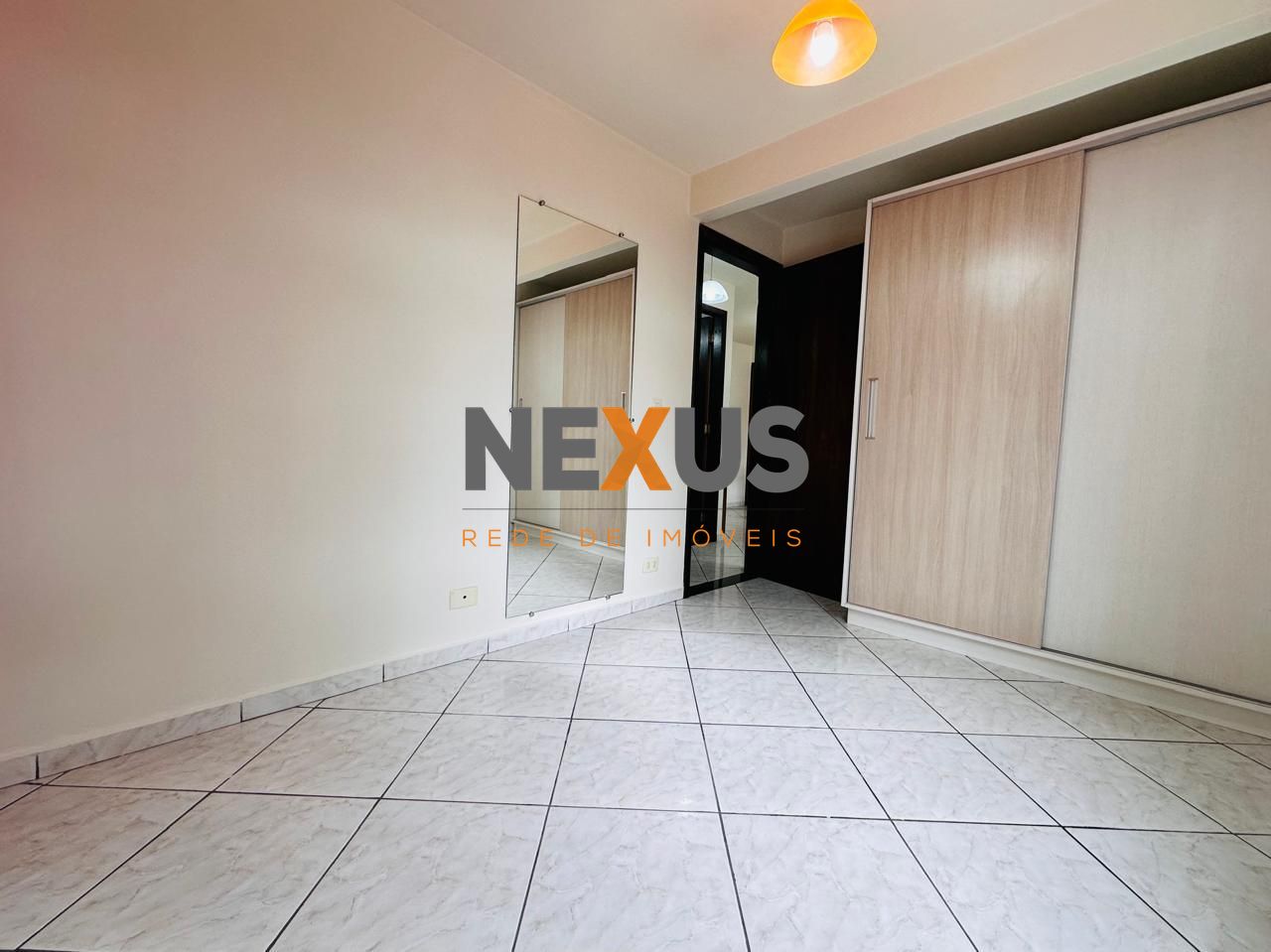 Apartamento térreo com 2 dormitórios, face norte e vaga privat...