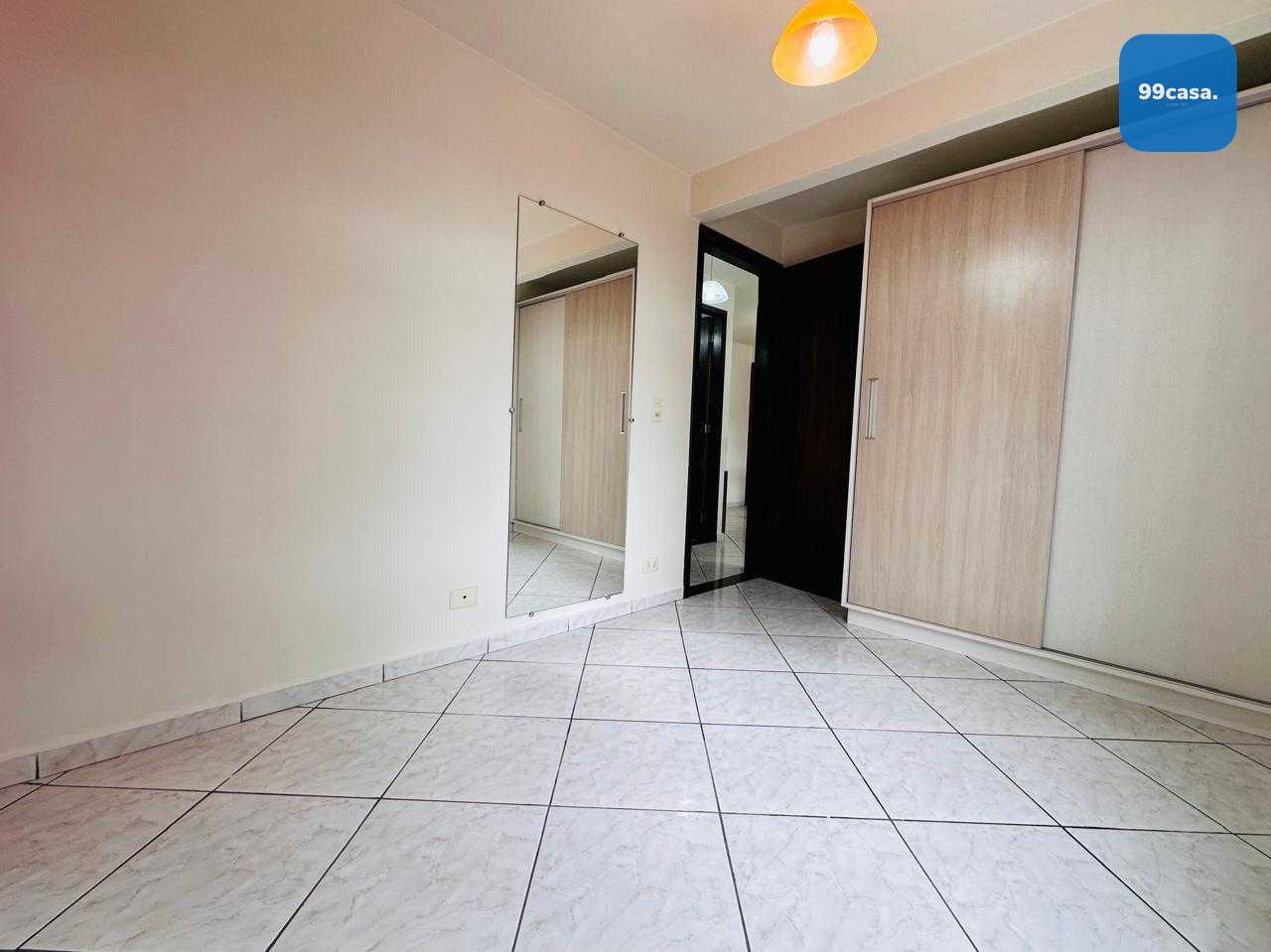 Apartamento térreo com 2 dormitórios, face norte e vaga privat...