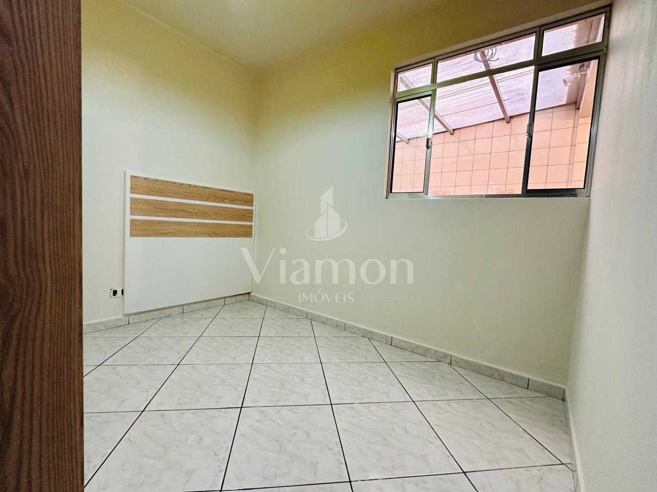 Apartamento térreo com 2 dormitórios, face norte e vaga privat...