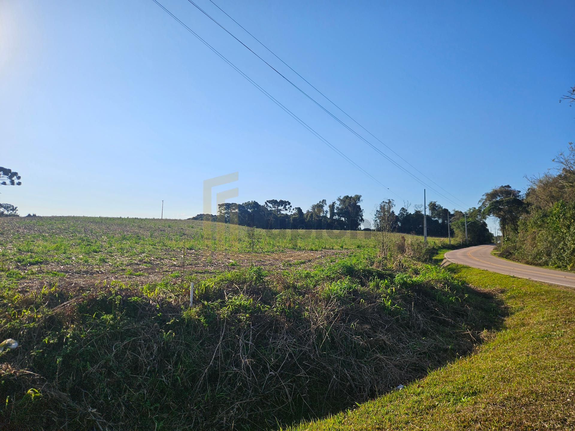 Chácara com 21529 m2 vista panoramica frente para asfalto a 33...
