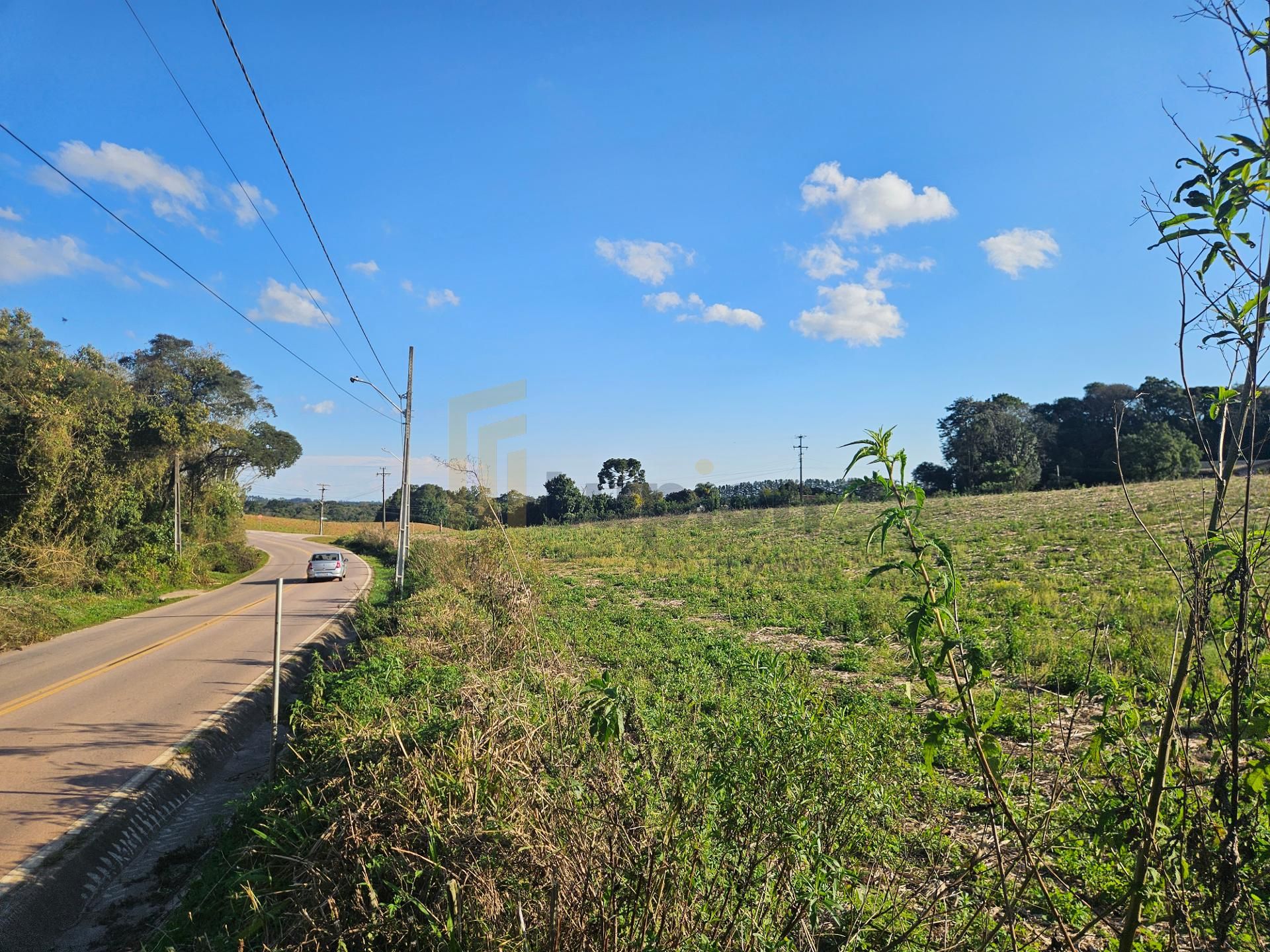 Chácara com 21529 m2 vista panoramica frente para asfalto a 33...