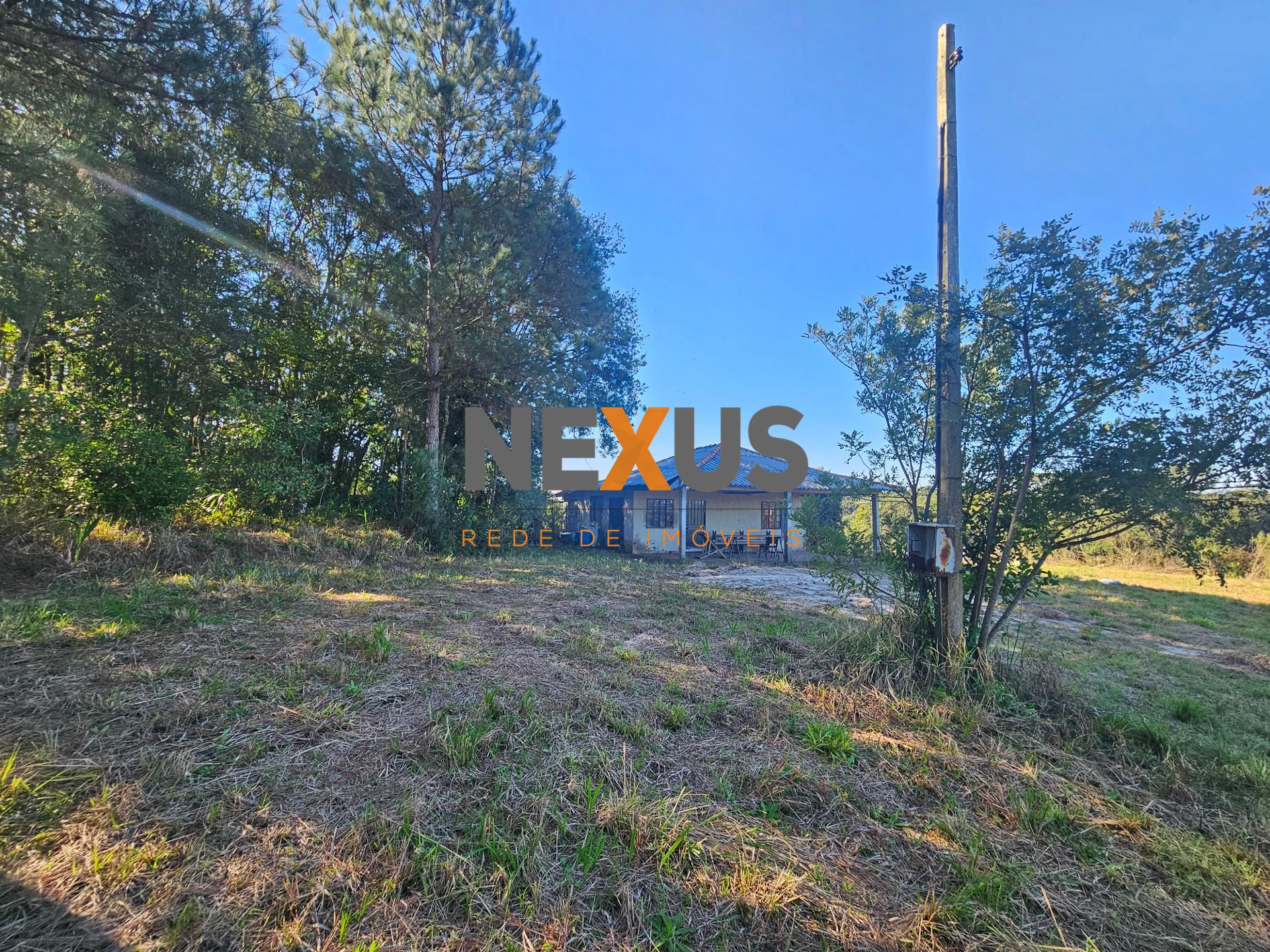 Chácara com 7.198 m² de área, registrada, frente para asfalto,...