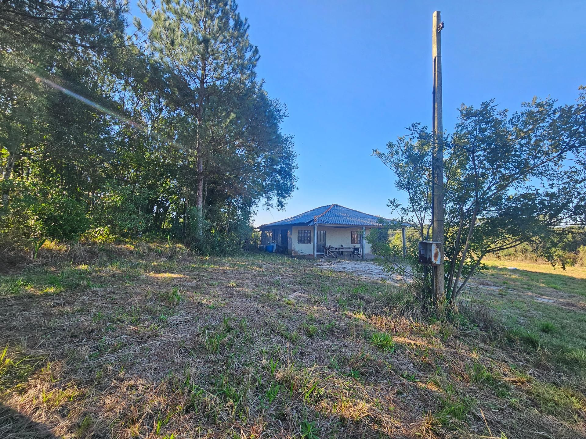 Chácara com 7.198 m² de área, registrada, frente para asfalto,...