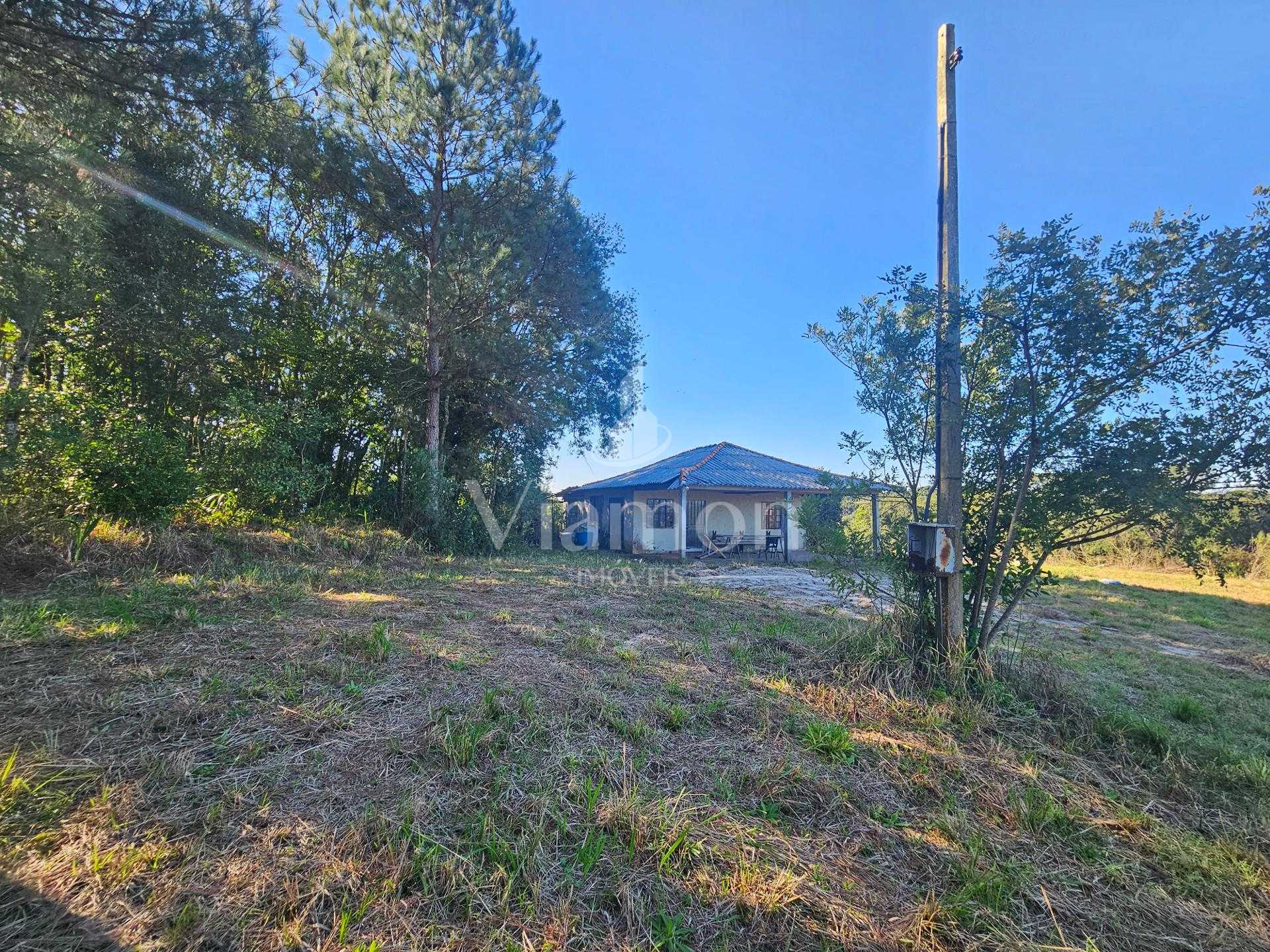 Chácara com 7.198 m² de área, registrada, frente para asfalto,...