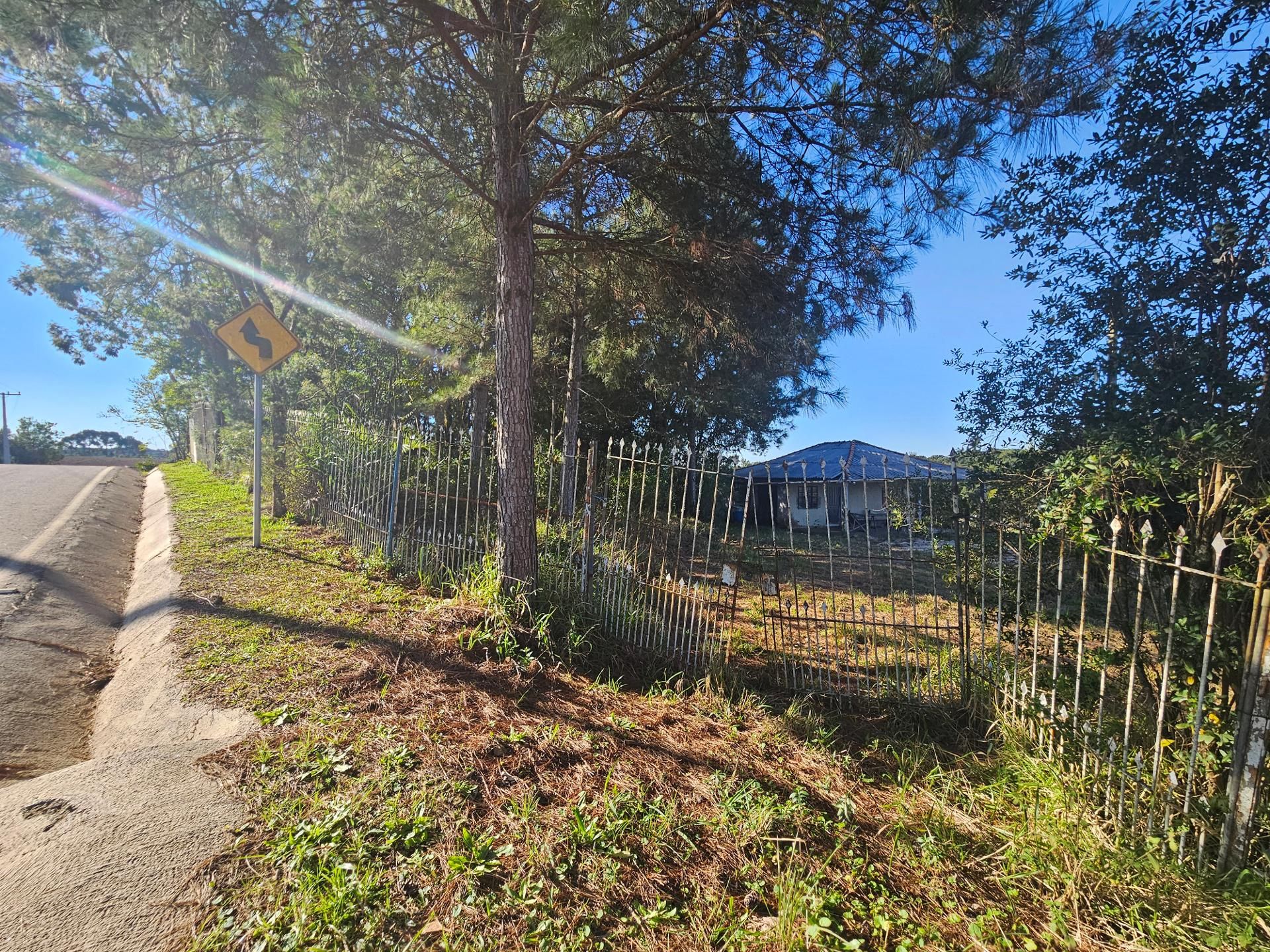 Chácara com 7.198 m² de área, registrada, frente para asfalto,...