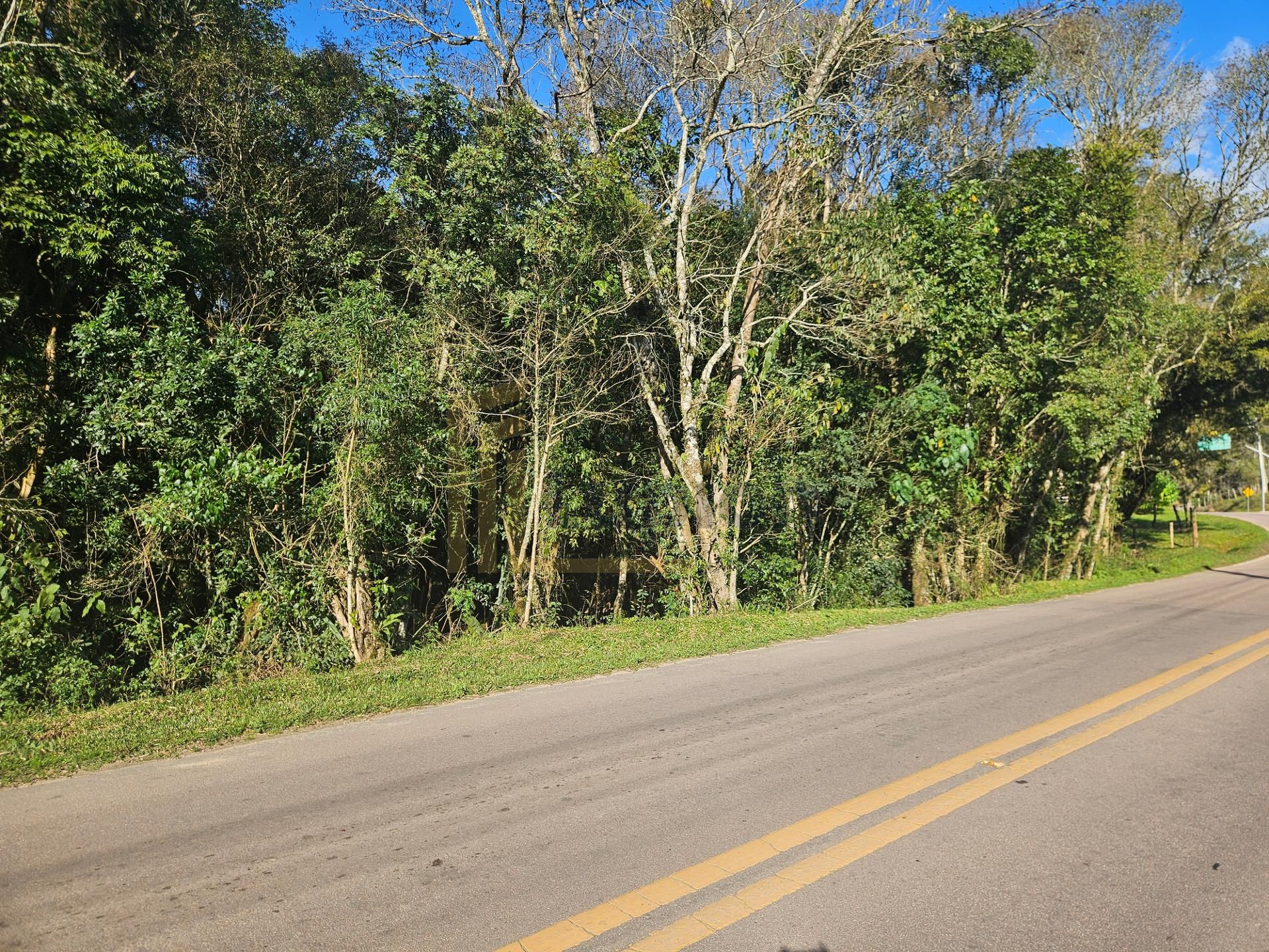 Chácara com área total de 9.075 m² , registrada, no Tietê,Arau...