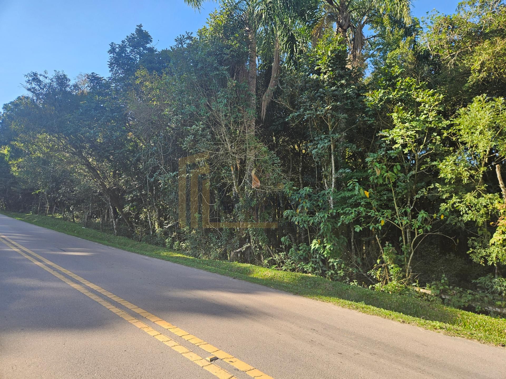 Chácara com área total de 9.075 m² , registrada, no Tietê,Arau...