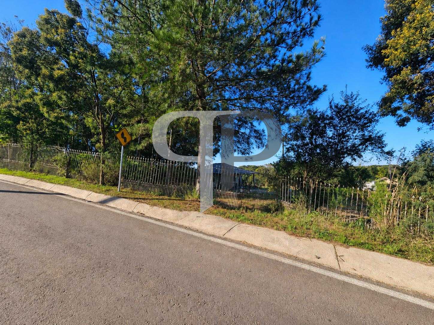 Chácara com 7.198 m² de área, registrada, frente para asfalto,...