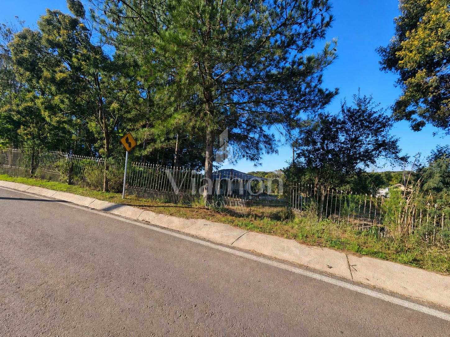 Chácara com 7.198 m² de área, registrada, frente para asfalto,...