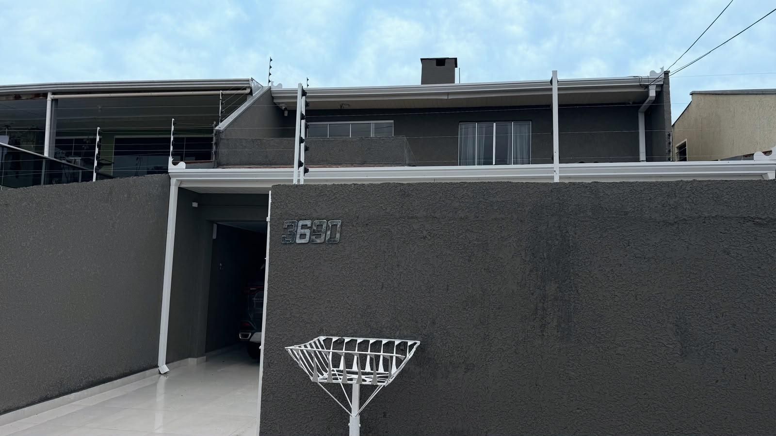 Casa com 5 Quartos, 2 Suítes, Churrasqueira e Garagem para 3 C...