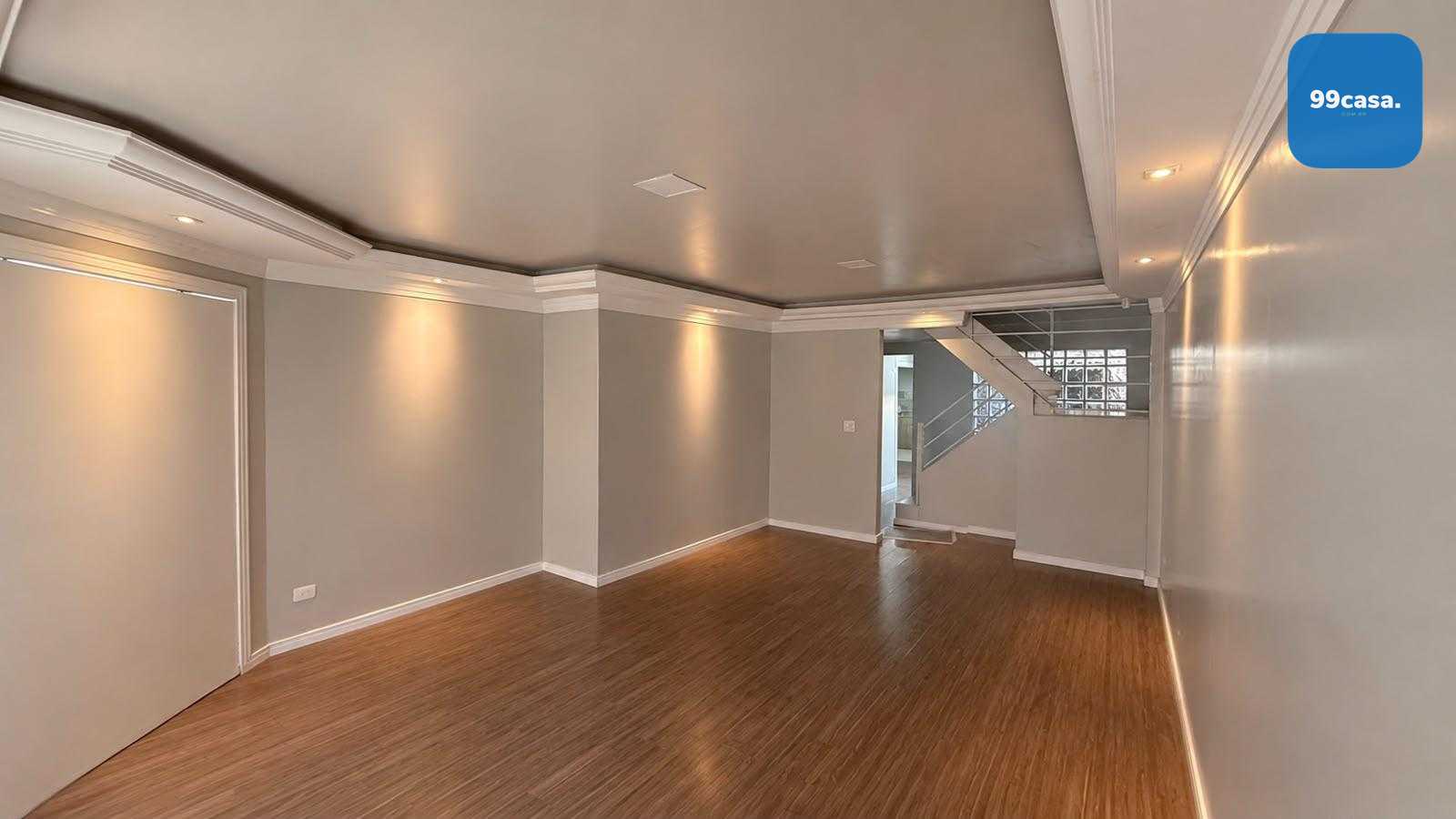 Casa com 5 Quartos, 2 Suítes, Churrasqueira e Garagem para 3 C...