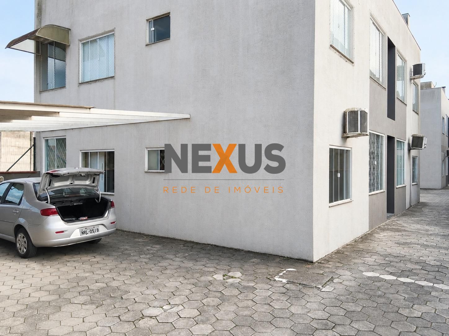 Apartamento térreo semimobiliado com 2 quartos e churrasqueira...