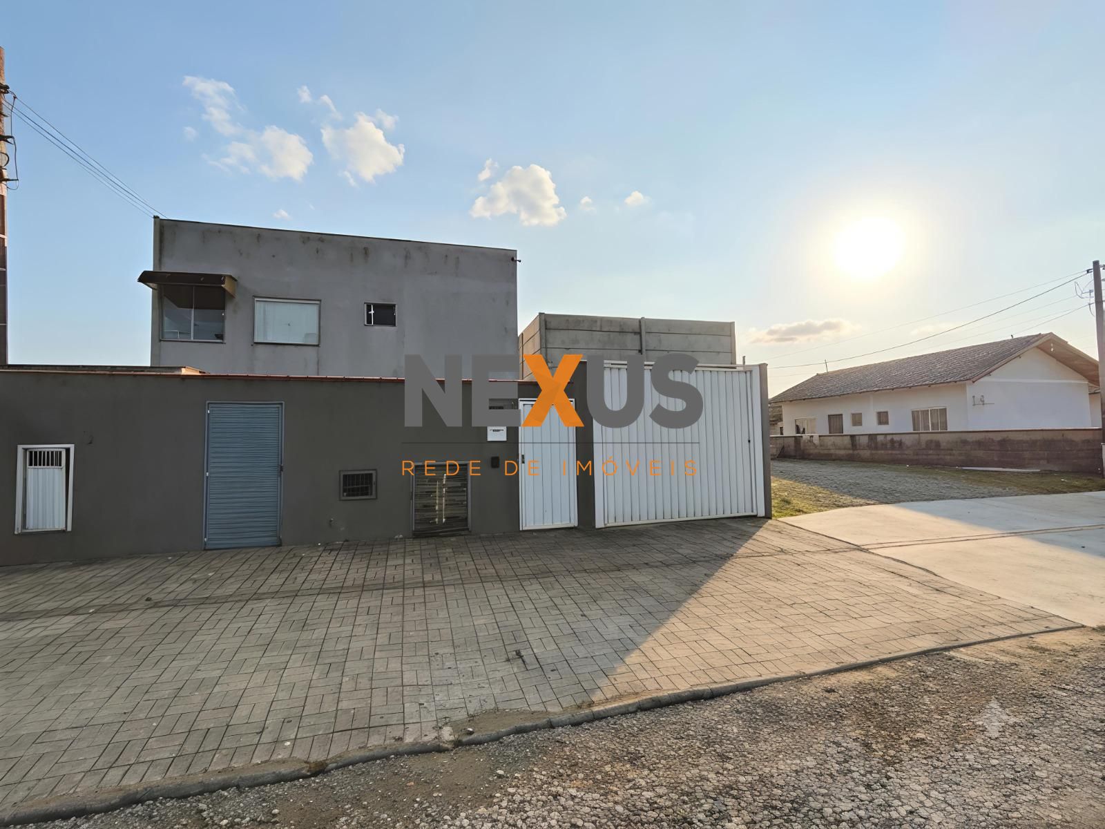 Apartamento térreo semimobiliado com 2 quartos e churrasqueira...