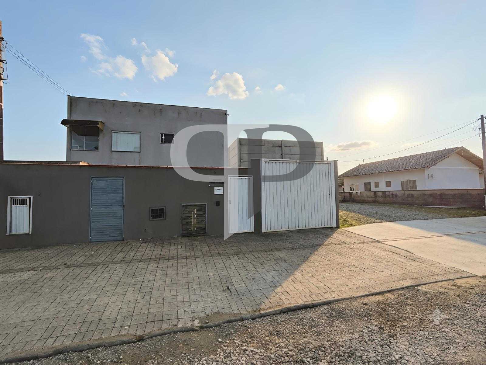 Apartamento térreo semimobiliado com 2 quartos e churrasqueira...