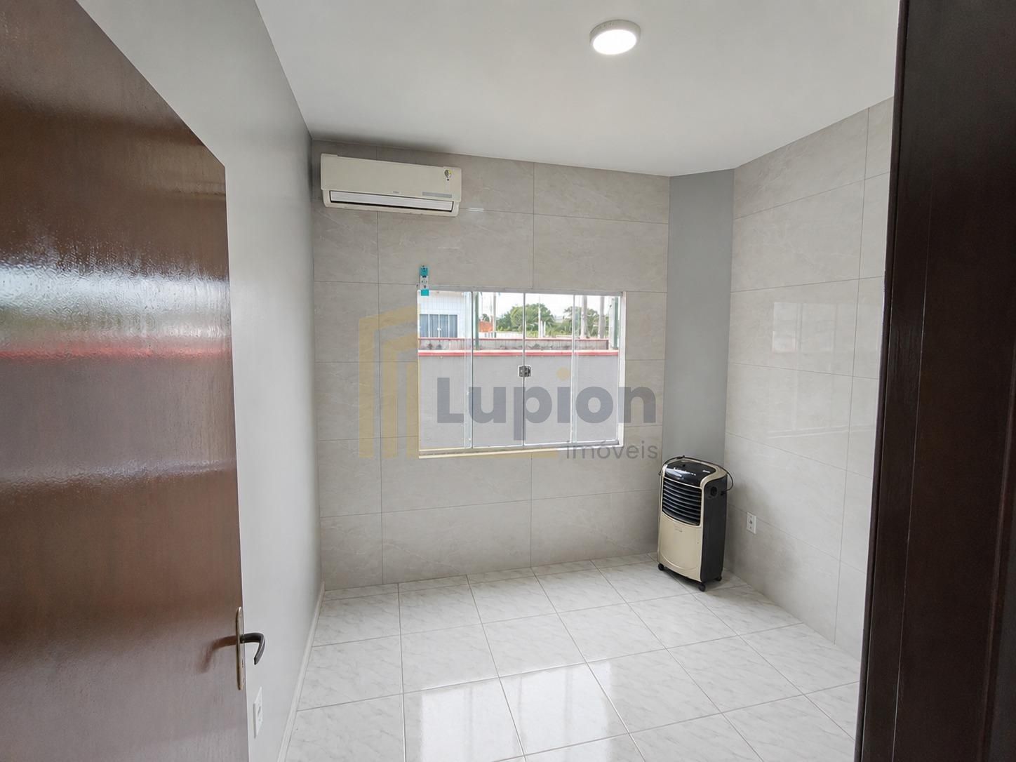 Apartamento térreo semimobiliado com 2 quartos e churrasqueira...