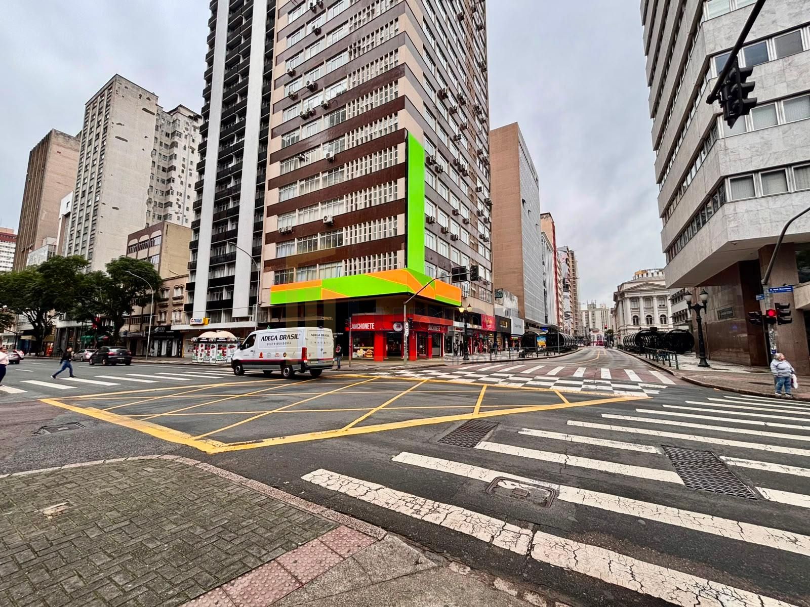 Sala Comercial 48m² no Centro de Curitiba por R$ 200 mil | 11º...