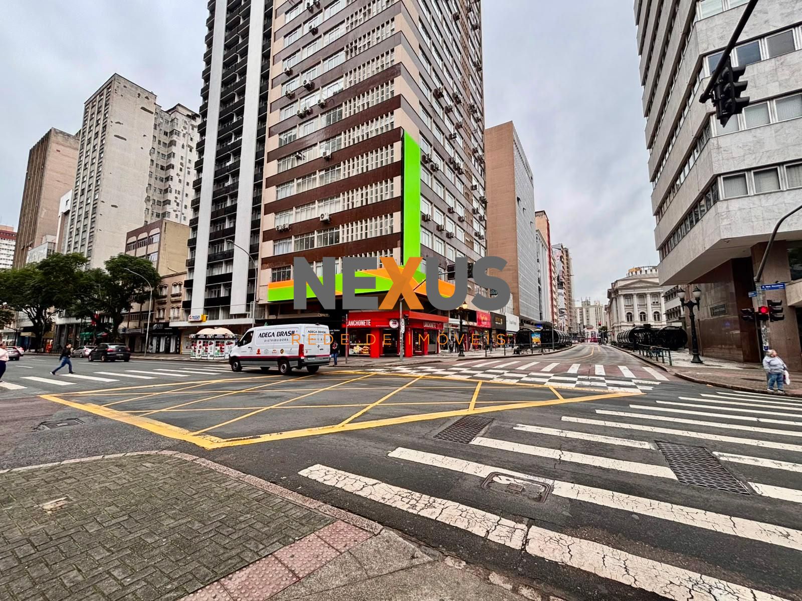 Sala Comercial 48m² no Centro de Curitiba por R$ 200 mil | 11º...