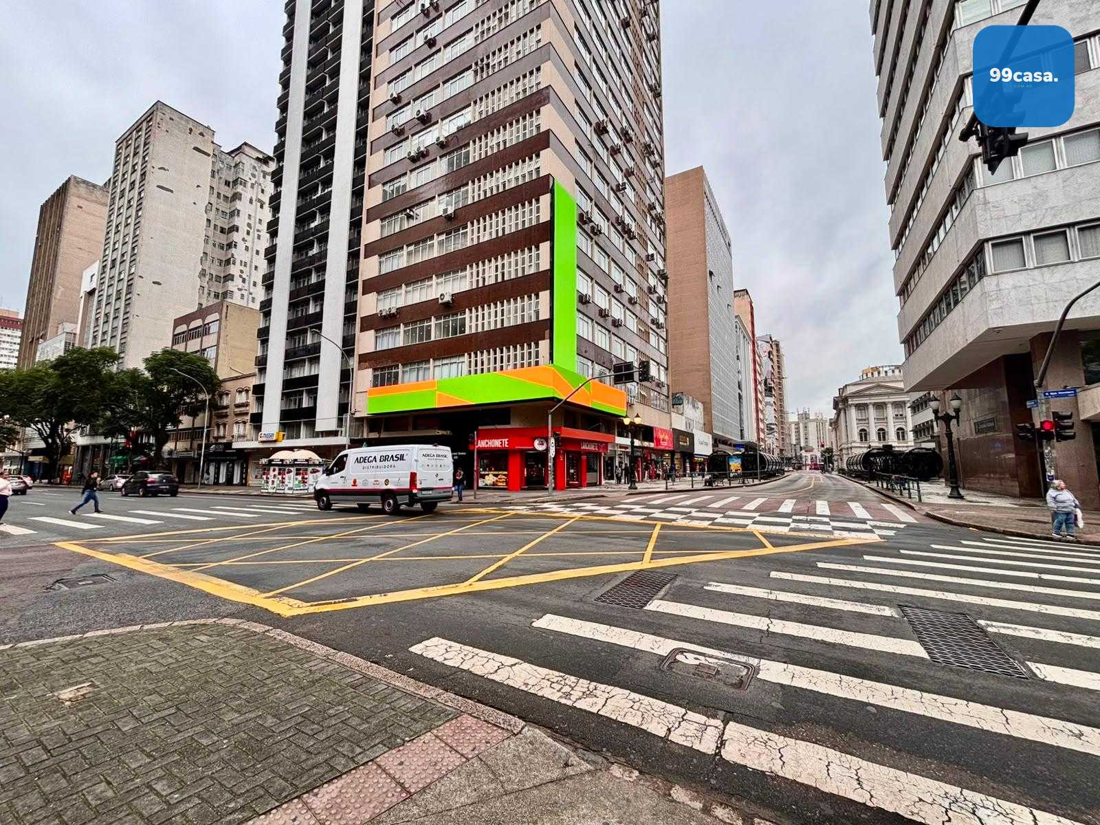 Sala Comercial 48m² no Centro de Curitiba por R$ 200 mil | 11º...
