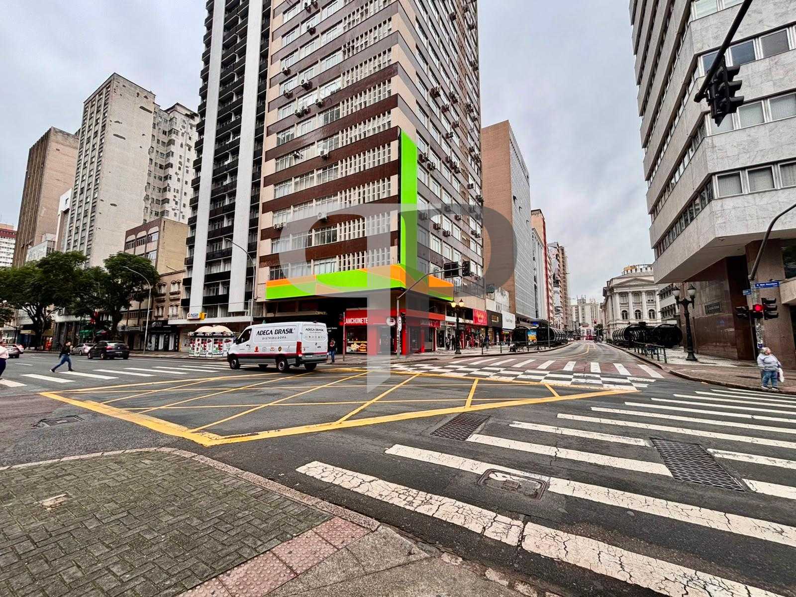 Sala Comercial 48m² no Centro de Curitiba por R$ 200 mil | 11º...