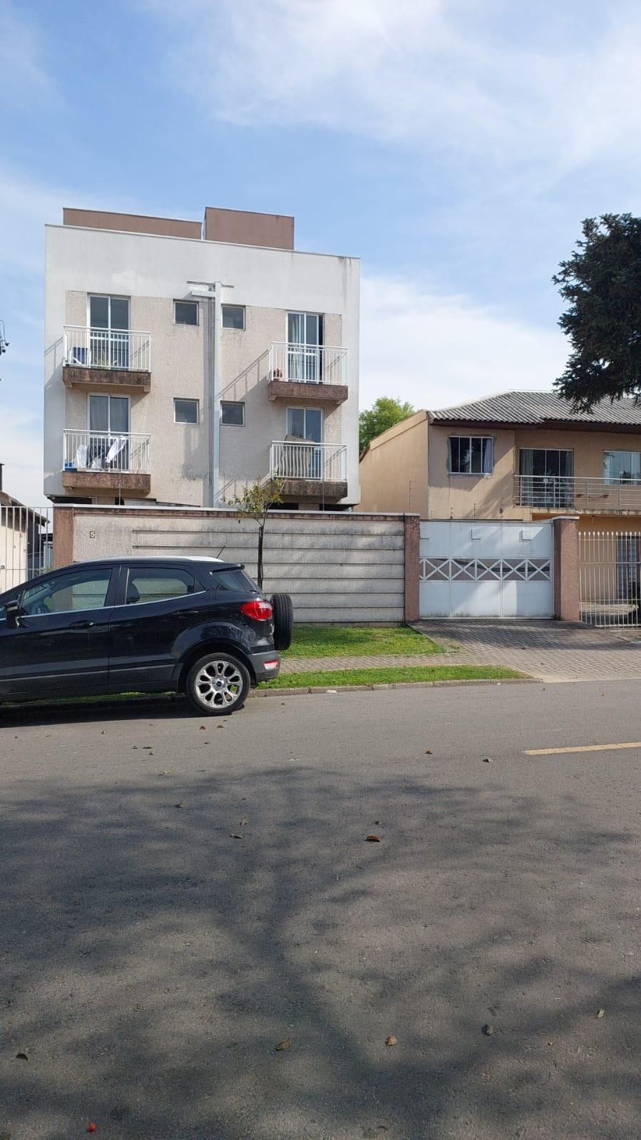 Ótimo apartamento localizado no Cajuru em rua arborizada.