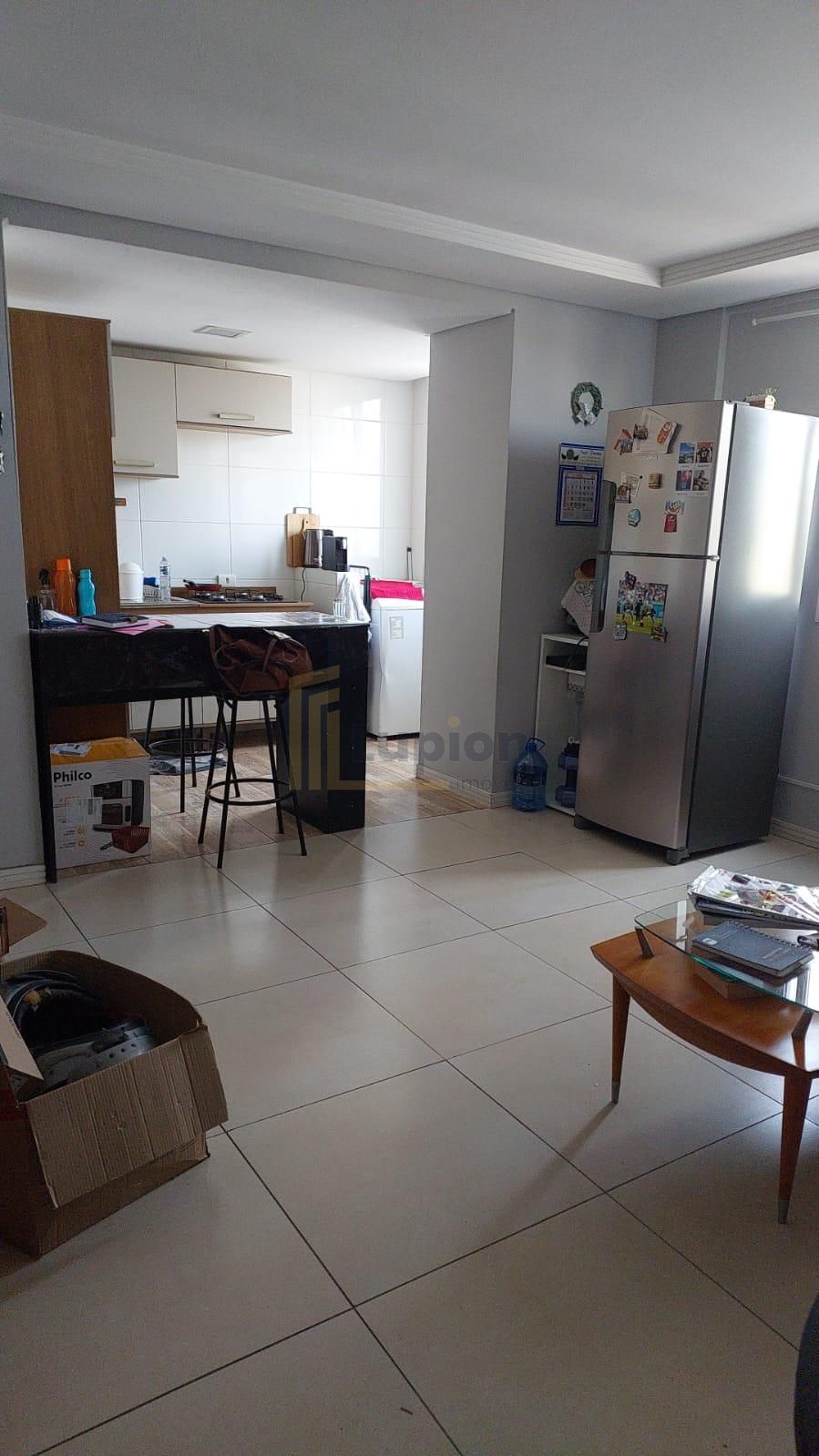 Ótimo apartamento localizado no Cajuru em rua arborizada.