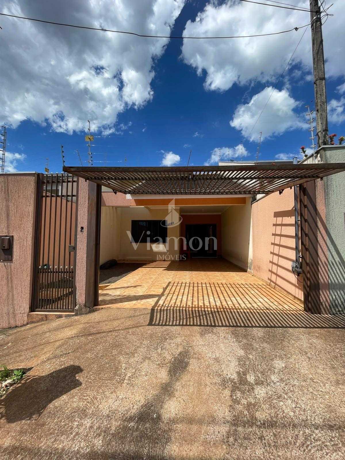 Casa com 3 Quartos, Suíte e Área nos Fundos no Jardim Nova Oásis