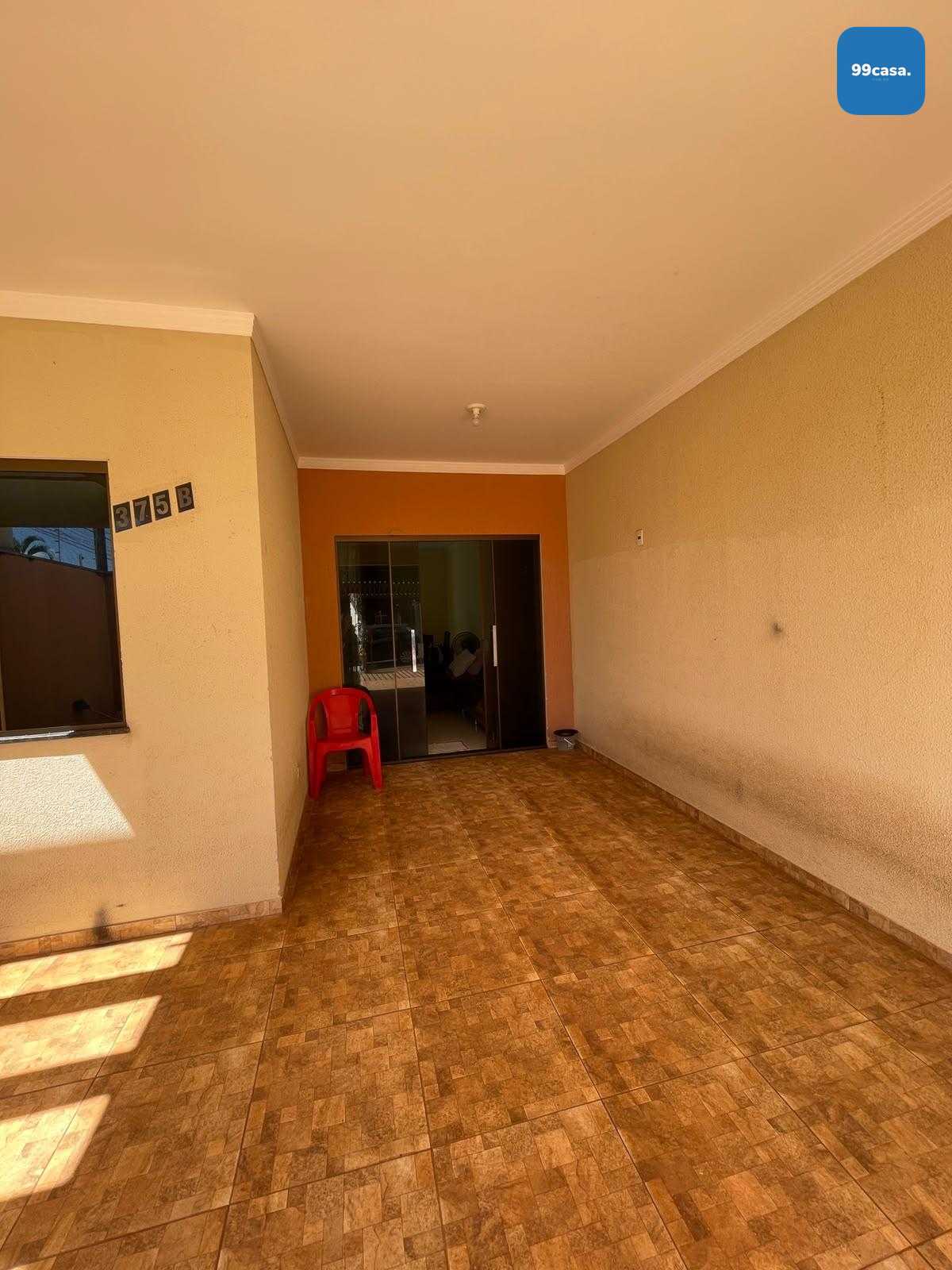 Casa com 3 Quartos, Suíte e Área nos Fundos no Jardim Nova Oásis