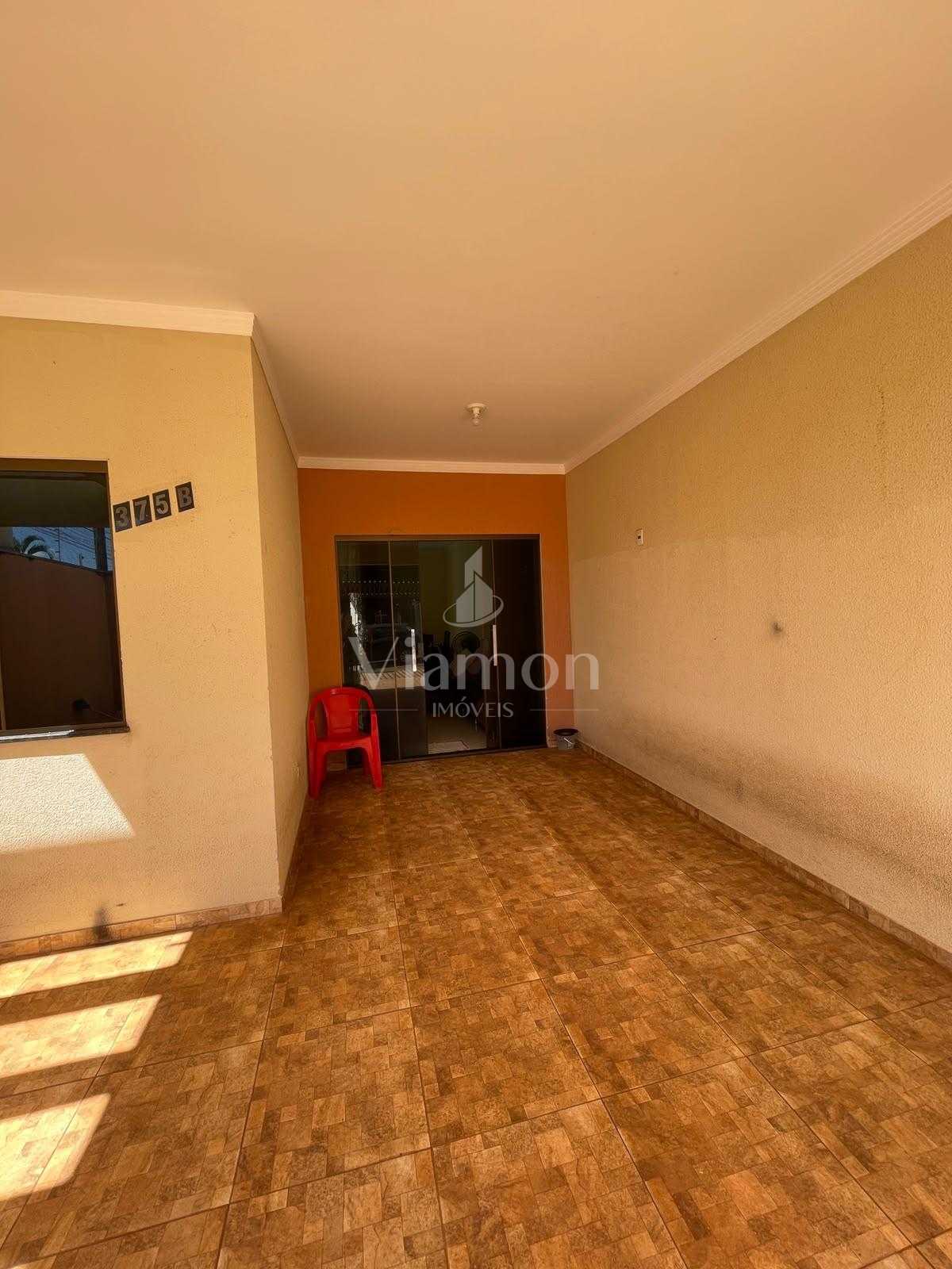 Casa com 3 Quartos, Suíte e Área nos Fundos no Jardim Nova Oásis
