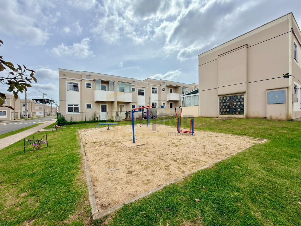 Apartamento com 2 Quartos no Condomínio Colina do Sol, em Almi...
