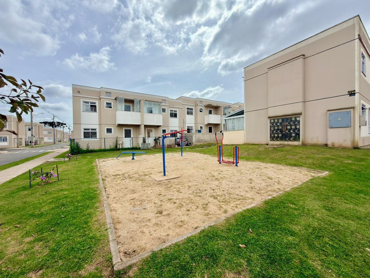 Apartamento com 2 Quartos no Condomínio Colina do Sol, em Almi...