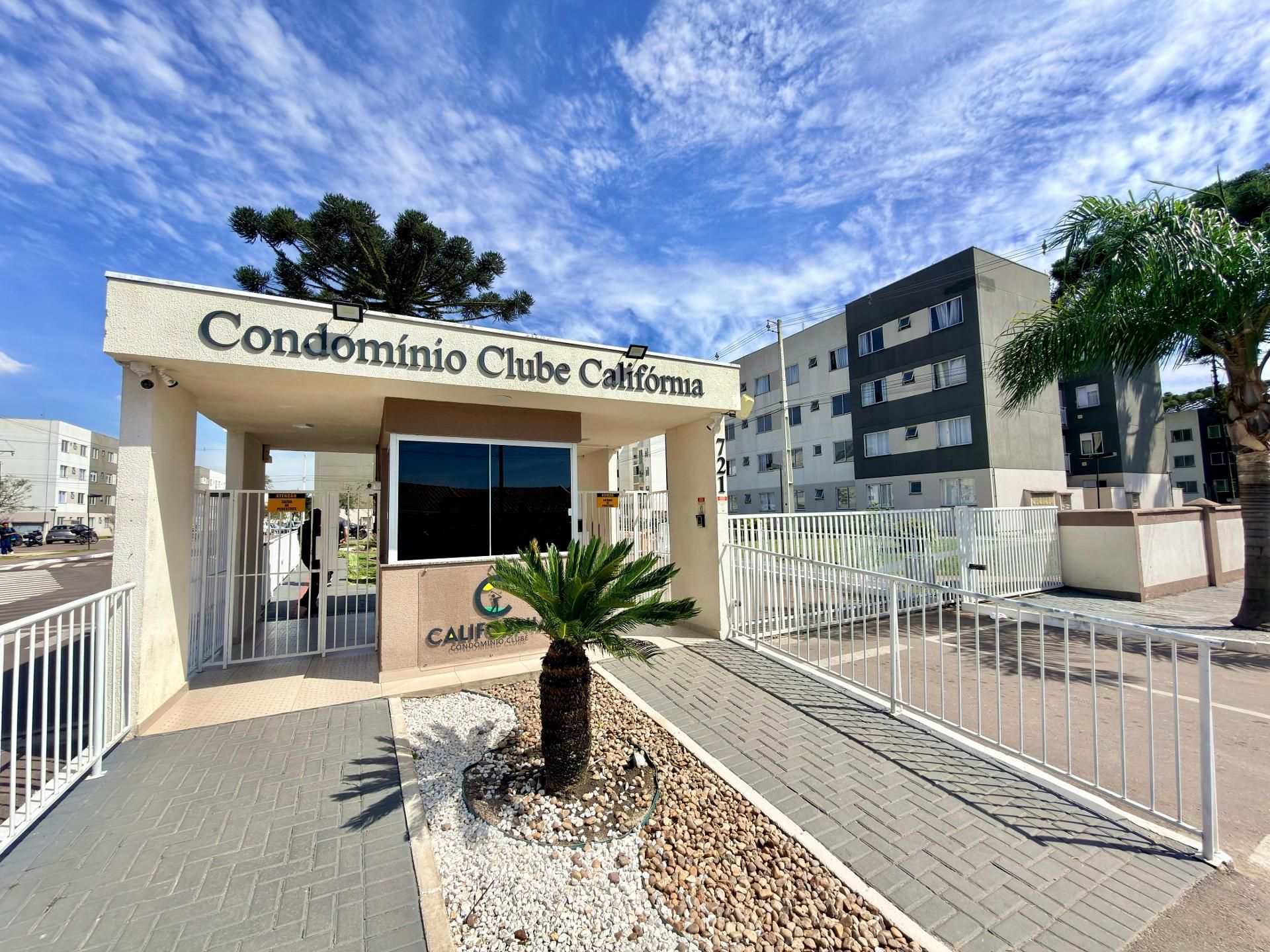 Apartamento com 2 Quartos, Piscina e Sala de Cinema em Campo L...