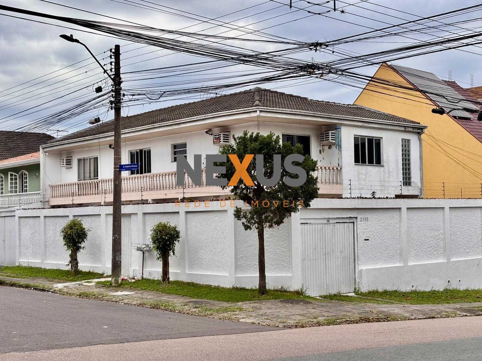 Imóvel de esquina no Capão Raso, residencial e comercial, a 2 ...