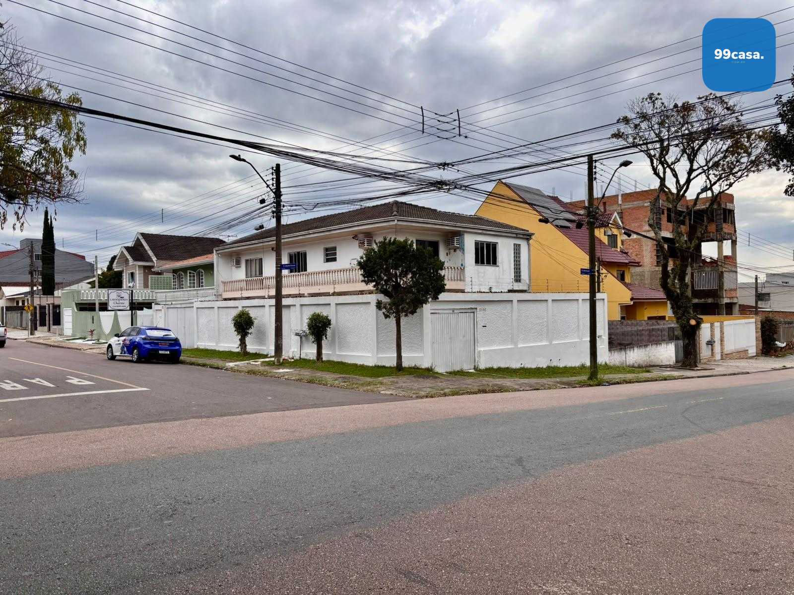 Imóvel de esquina no Capão Raso, residencial e comercial, a 2 ...