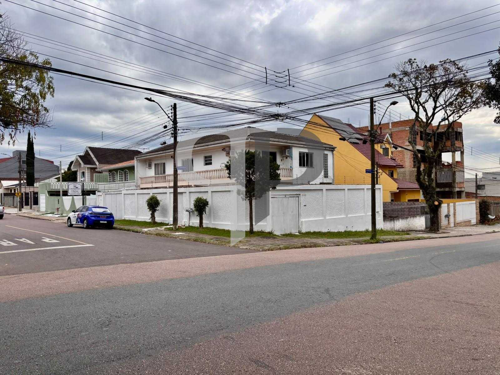 Imóvel de esquina no Capão Raso, residencial e comercial, a 2 ...
