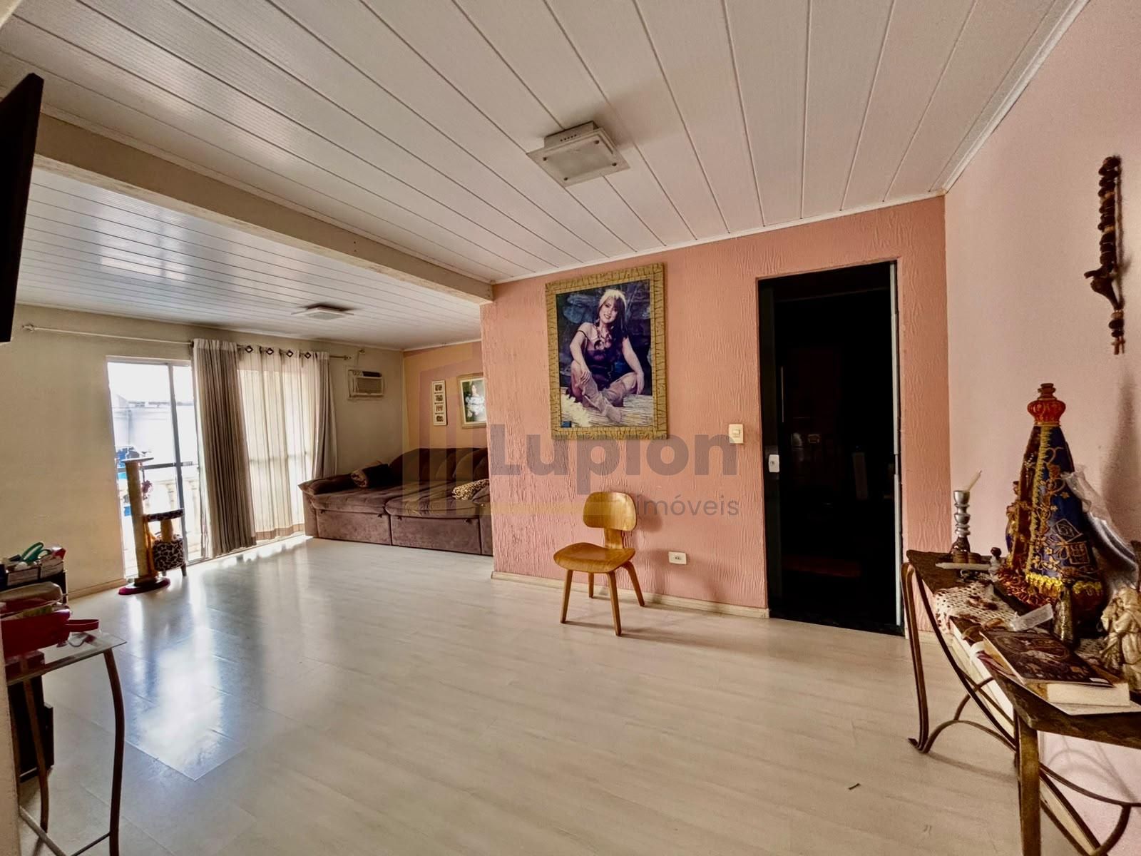 Imóvel de esquina no Capão Raso, residencial e comercial, a 2 ...