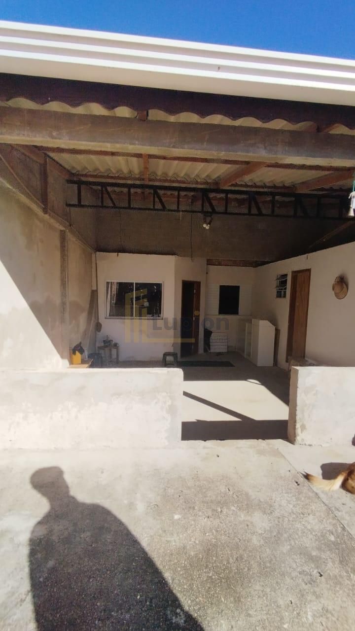 Casa com 234 m² de terreno no Passaúna, em Araucária, com 2 qu...