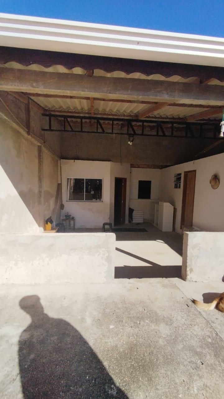 Casa com 234 m² de terreno no Passaúna, em Araucária, com 2 qu...
