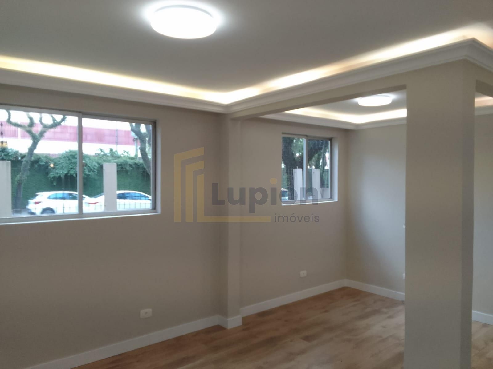 Apartamento térreo totalmente reformado, com 2 quartos e 1 vag...