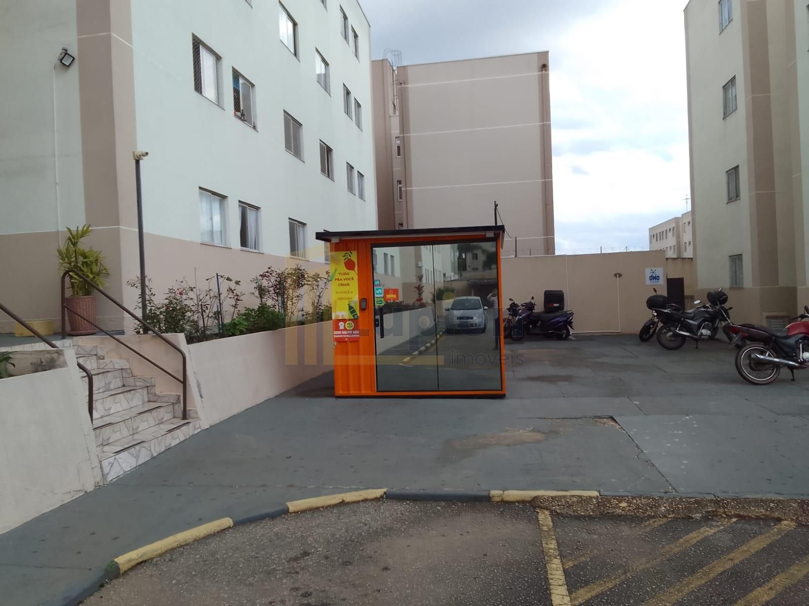 Apartamento térreo totalmente reformado, com 2 quartos e 1 vag...