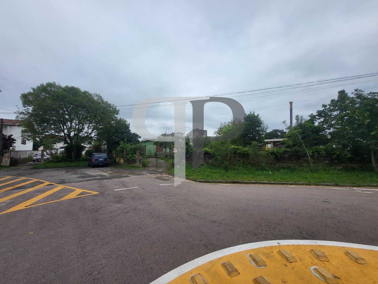 Terreno de 546 m² no Fazendinha para construir ou investir