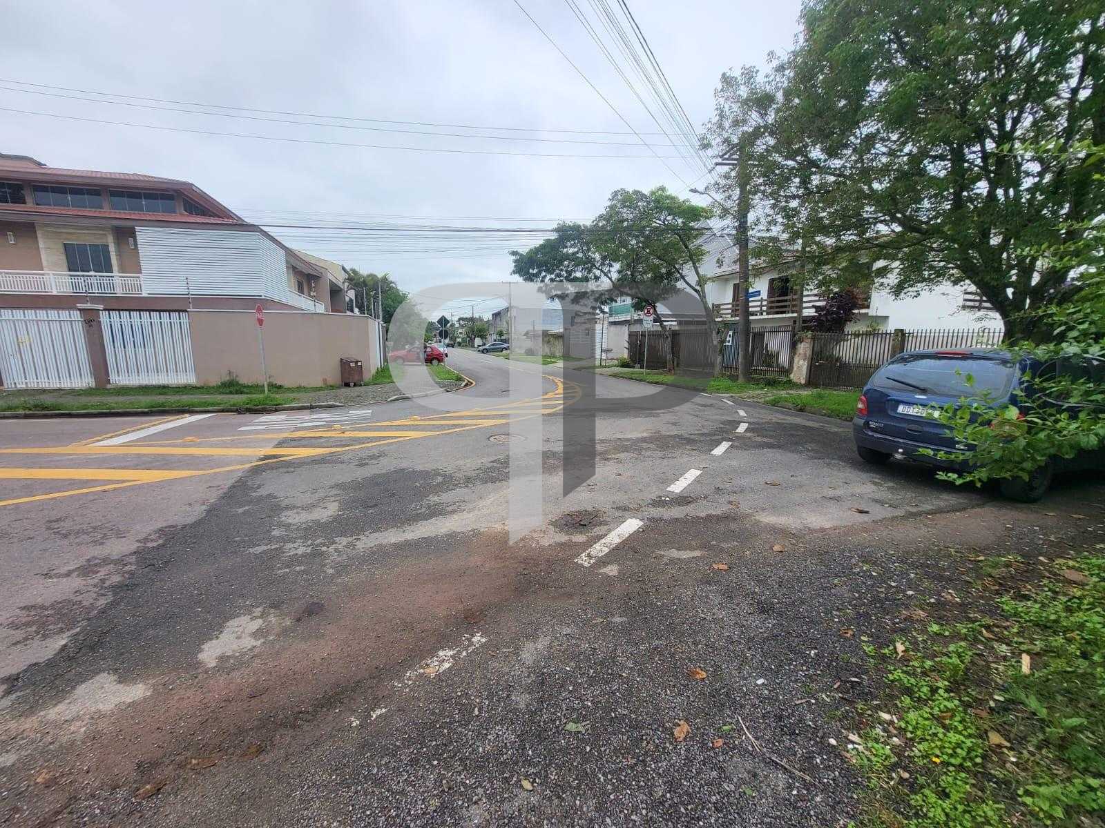 Terreno de 546 m² no Fazendinha para construir ou investir