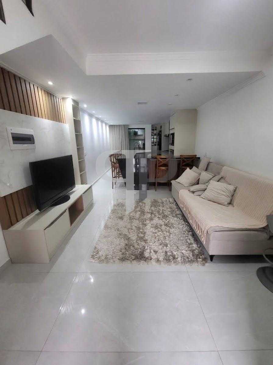 Sobrado mobiliado com suíte, área gourmet e excelente iluminaç...