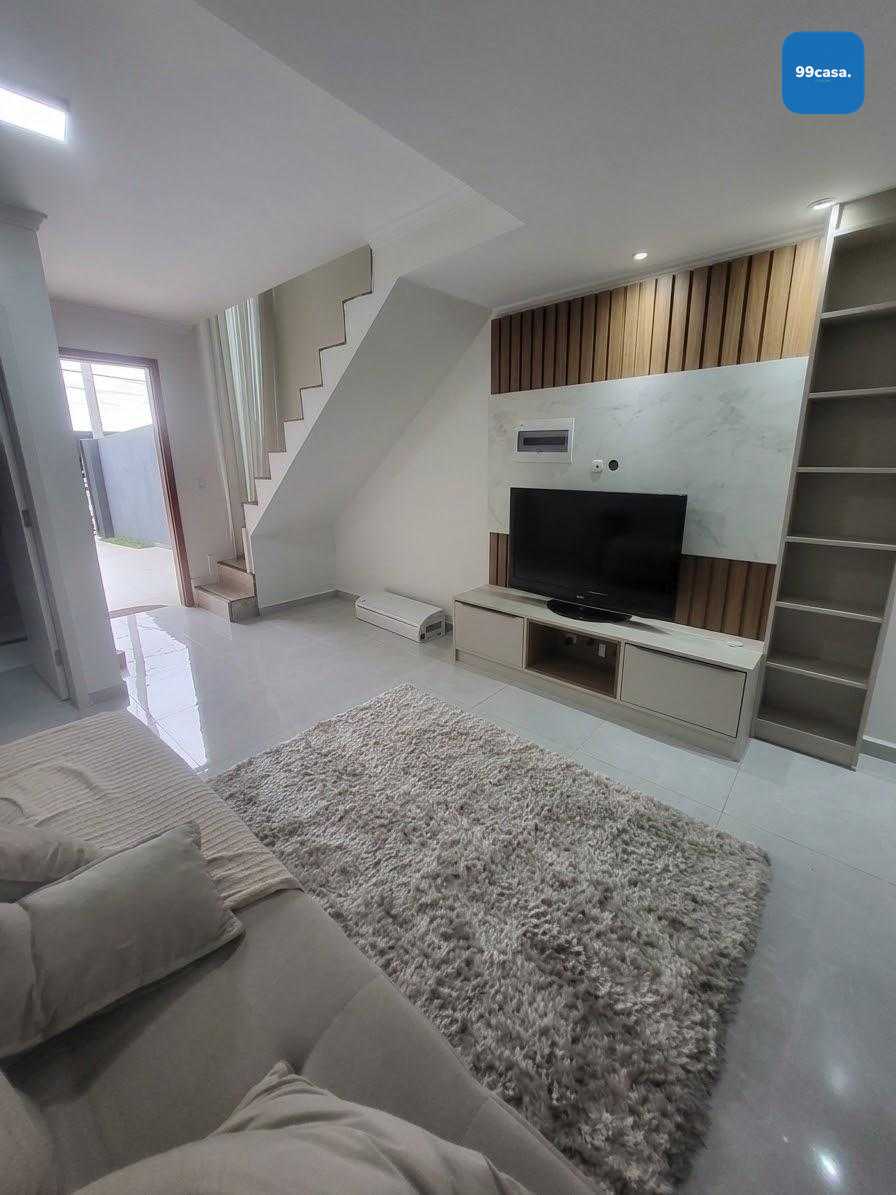 Sobrado mobiliado com suíte, área gourmet e excelente iluminaç...