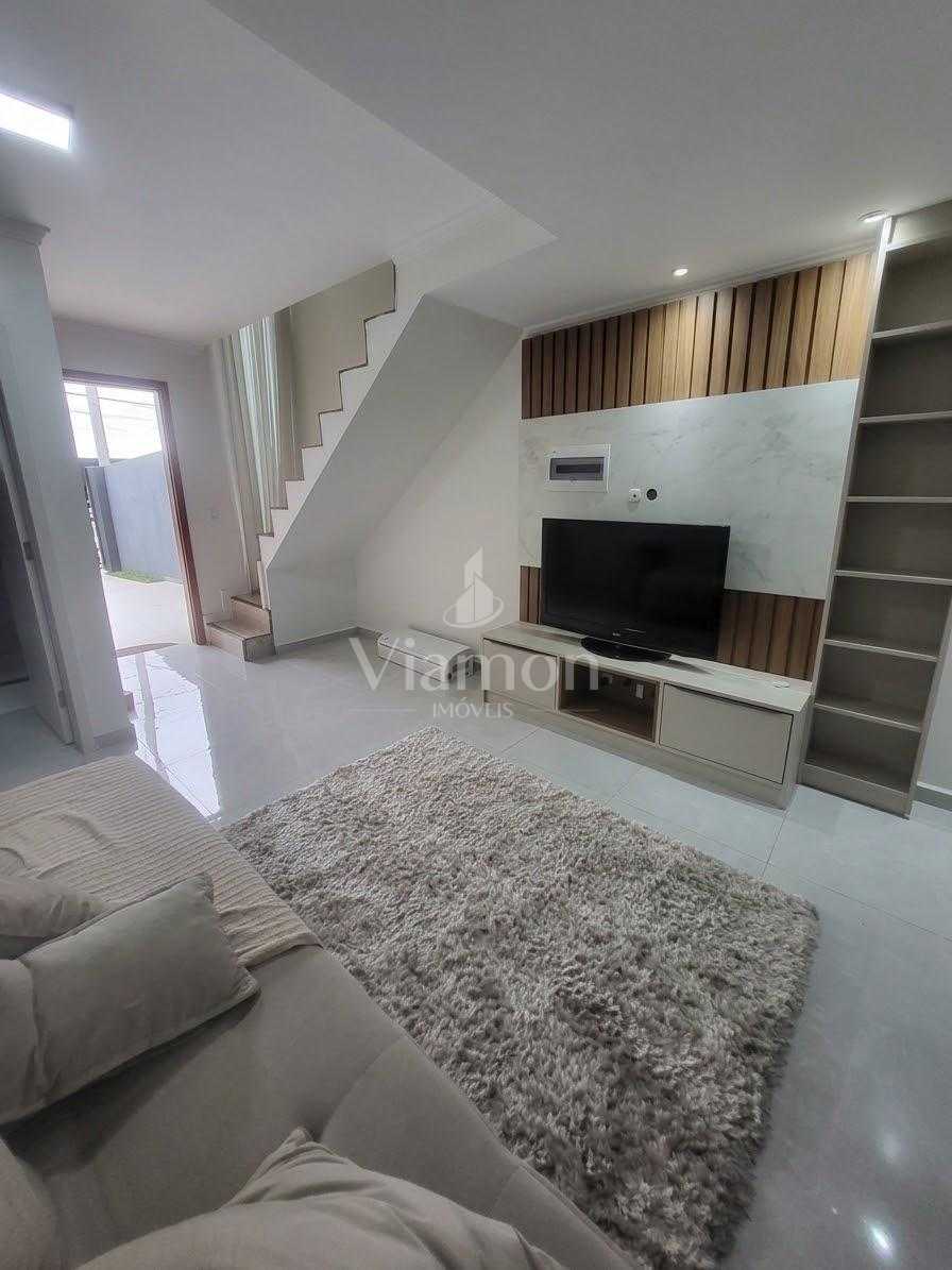 Sobrado mobiliado com suíte, área gourmet e excelente iluminaç...